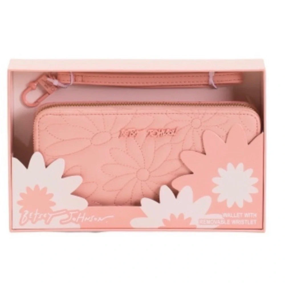 Betsey Johnson Quilted Flower Zip Around Wallet Wristlet Pink NEW‎